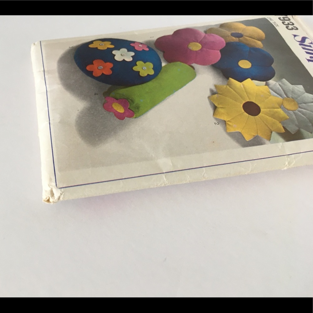 Vintage Simplicity round pillow sewing  pattern - Picture 3 of 10